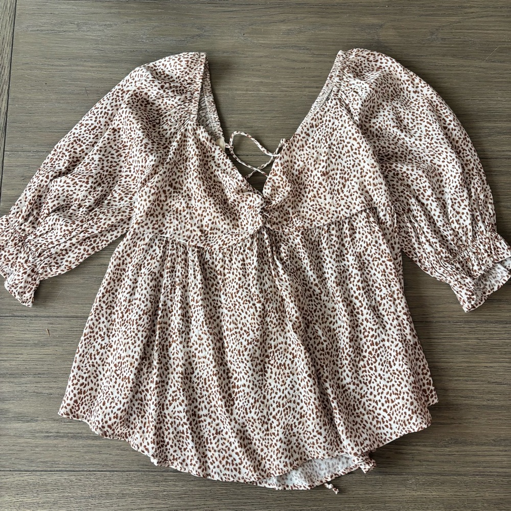 ✨ NWT Winifred Grace Boutique Top – Chicago ✨
Original Price: $54 | Never Worn